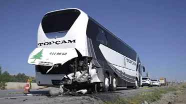 Elmadağ'da Trafik Kazası: 2 Ölü, 1 Yaralı