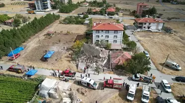 Çubuk'ta Deprem Riskiyle Tahliye Edilen Bina Çöktü