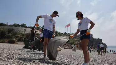 Antalya'da Uluslararası Kıyı Temizleme Günü Etkinliği
