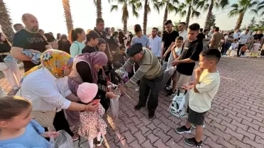 Kumluca'da Bayram Geleneği: Çocuklara Şeker Dağıtımı