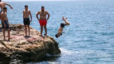 Antalya'da Sıcak Hava ve Yüksek Nem