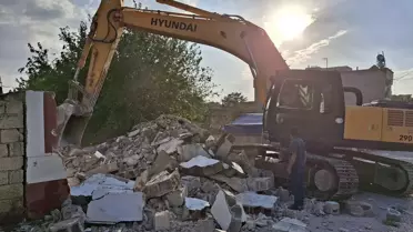 Araban'da Depremzedelere Yıkım Başladı