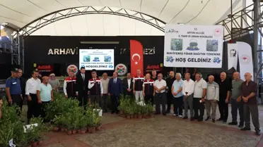 Arhavi'de 8 Bin Maviyemiş Fidanı Dağıtıldı