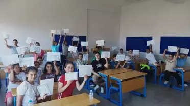 Ayvacık'ta Karneler Dağıtıldı