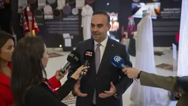Bakan Kacır, Türkevi'nde 'Anadoludakiler' sergisini gezdi Açıklaması