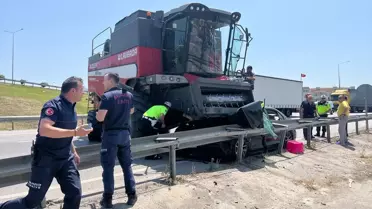 Biçerdöverle Çarpışan Otomobilde 2 Yaralı