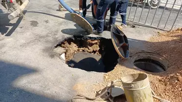 Erdek'te Çöken Yolda Çöp Kamyonu Kurtarıldı