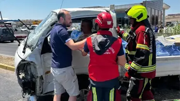 Ayvalık'ta Tır Kamyonete Çarptı: 1 Yaralı