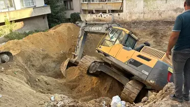 Bayrampaşa'da İş Makinesi Devrildi