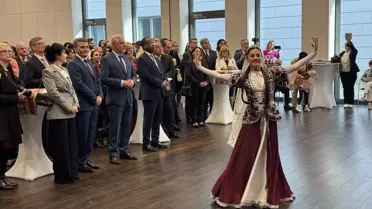 Azerbaycan Bağımsızlığını Berlin'de Kutladı