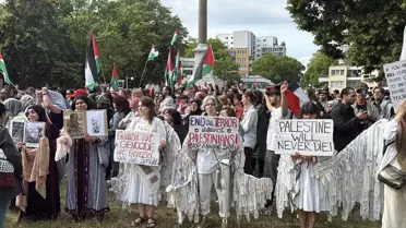 Berlin'de Filistin'e Destek Gösterileri