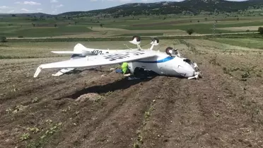 Eğitim Uçağı Tarlaya Aceli İniş Yaptı