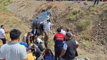 Bingöl'de Otomobil Şarampole Devrildi