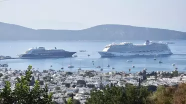 Bodrum'a 2 Kruvaziyerle 2,5 Bin Turist Geldi