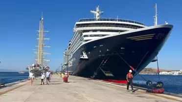 Bodrum'a İki Kruvaziyer Gemisi Geldi