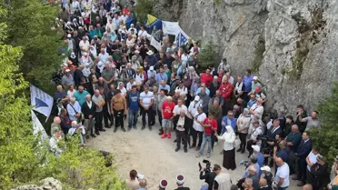 Koricanske Kayalıkları'nda Anma Töreni