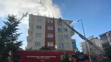 Burdur'da Apartman Çatısında Yangın