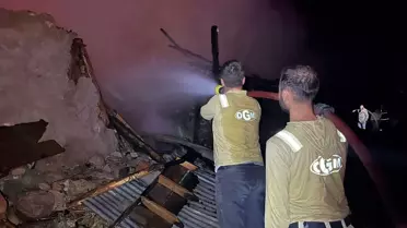 Çerkeş'te Yangın: Araçlar ve Yapılar Kül Oldu