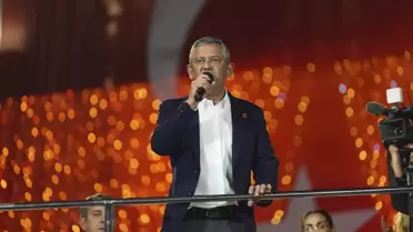 Özgür Özel Beyoğlu'nda Miting Düzenledi
