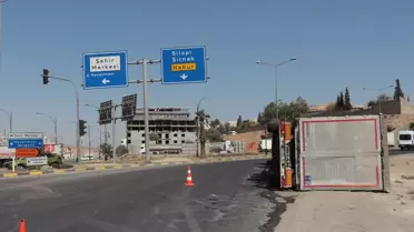 Cizre'de Tır Devrildi, Sürücü Yaralandı