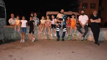 Çöpçü Amca Çocuklara Şarkı Söylüyor