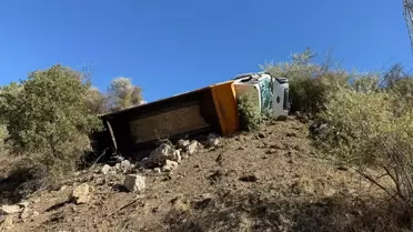 Sungurlu'da Kamyon Şarampole Devrildi