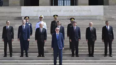 Cumhurbaşkanı Erdoğan başkanlığındaki YAŞ üyeleri Anıtkabir'i ziyaret etti
