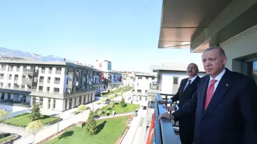 Erdoğan ve Aliyev, Kahramanmaraş'ta Depremzedeleri Ziyaret Ettiler