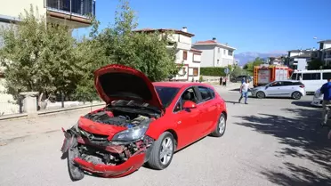 Denizli'de Minibüsle Çarpışan Otomobilde 3 Yaralı