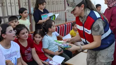 Diyarbakır'da Gezici Kütüphane Çocuklarla Buluşuyor