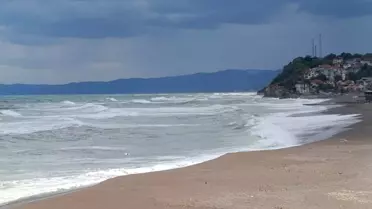 Akçakoca'da Kuvvetli Rüzgar ve Yüksek Dalgalar