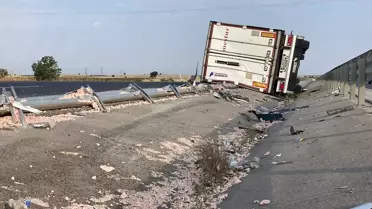 Edirne'de Tır Devrildi, Sürücü Yaralandı