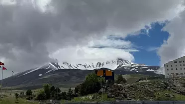 Erciyes Dağı'na Mayıs'ta Kar Yağdı