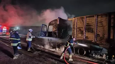 Erzin'de Seyir Halindeki Tırda Yangın
