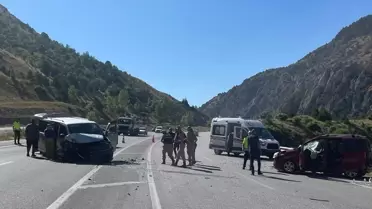 Refahiye'de Trafik Kazası: 1 Çocuk Öldü, 9 Yaralı