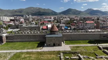 Erzurum'un Tarihi Kale Mescidi Ayakta