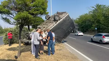 Eskişehir'de Kamyonet Servis Otobüsüyle Çarpıştı