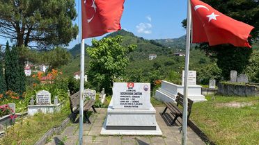 Espiye'de hafızlık öğrencilerinden şehit mezarına ziyaret