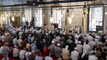 Fatih Camisi'nde 15 Temmuz şehitleri için hatim programı düzenledi