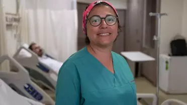 FETÖ'NÜN DARBE GİRİŞİMİNİN 9. YILI - 15 Temmuz gazisi doktor, boynundaki şarapnel parçasından 9 yıl sonra kurtuldu