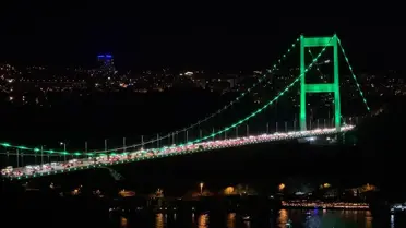 FSM Köprüsü Skolyoz İçin Yeşil Aydınlatıldı