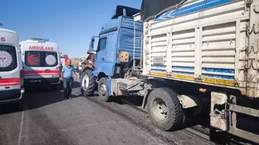Tır ile Traktör Çarpıştı: 2 Yaralı