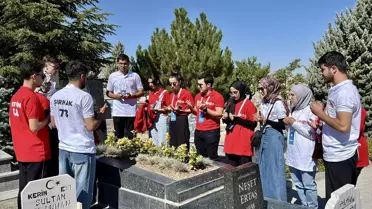Gençler Neşet Ertaş'ı Unutmadı