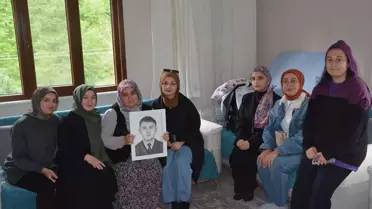 Görele'de üniversite öğrencilerinin resimleri cami avlusunda sergilendi
