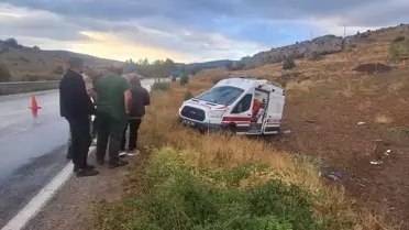Kelkit'te Ambulans Devrildi, 3 Yaralı