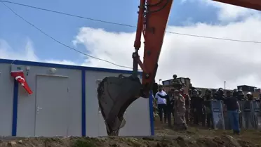 Çorak Köyü'nde Kaçak Yapılar Yıkılıyor
