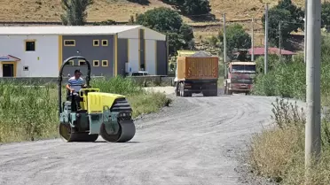Güroymak'ta Yol Çalışmaları Devam Ediyor