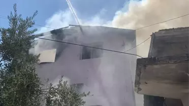 Kırıkhan'da Çatı Yangını: 3 Yaşındaki Çocuk Hastaneye Kaldırıldı