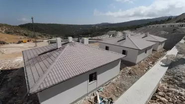 Yayladağı'nda Kırsal Afet Konutları İşi Devam Ediyor