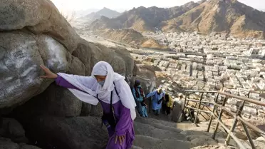 Hacı Adayları Hira Mağarası'na Ulaşıyor